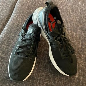 Under armor tennis shoes size 8 1/2. Black and white.